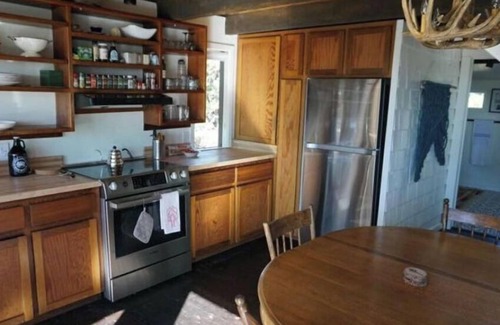 Pine Cove Cabin | SHADOW PINE LODGE 1925 OLD HUNTING LODGE.