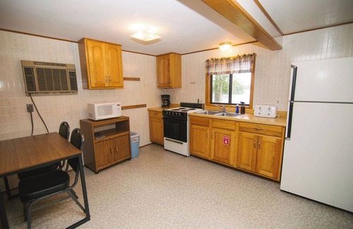 Richmond Cabin | Shady Rest, a 2BR lakefront cabin located in Riverside Resort