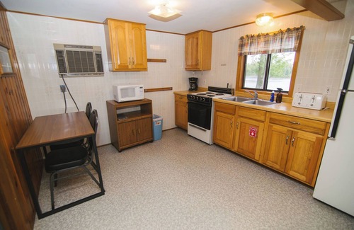 Richmond Cabin | Shady Rest, a 2BR lakefront cabin located in Riverside Resort