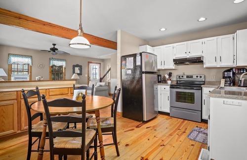 Piney Island House | Shady Side - Water access, screened porch!