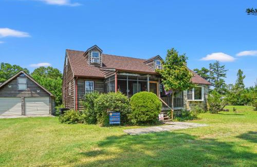 Piney Island House | Shady Side - Water access, screened porch!