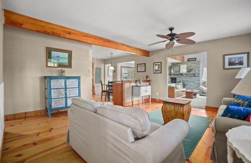 Piney Island House | Shady Side - Water access, screened porch!