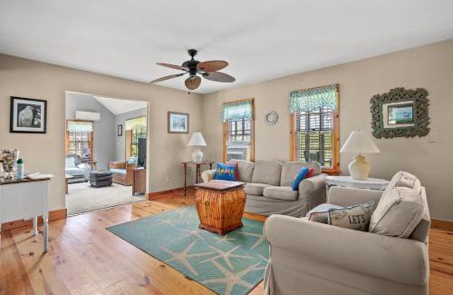 Piney Island House | Shady Side - Water access, screened porch!