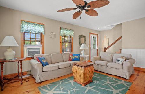 Piney Island House | Shady Side - Water access, screened porch!