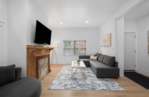 Shadyside Apartment | Shadyside, Central !1 Spacious & Modern 1 Bedroom with Parking