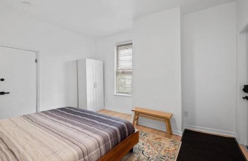 Shadyside Apartment | Shadyside, Central !1 Spacious & Modern 1 Bedroom with Parking