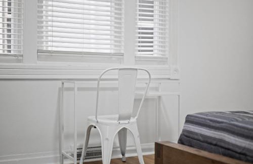 Shadyside House | Shadyside, Pittsburgh !C Modern and Bright Private Bedroom with Shared Bathroom