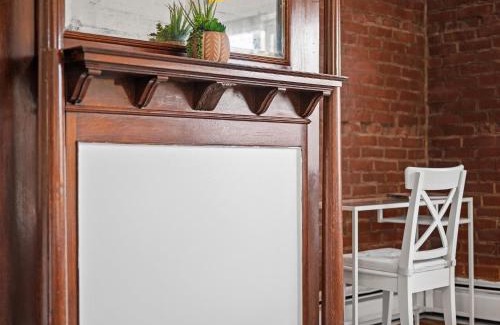 Shadyside Apartment | Shadyside, Pittsburgh, Modern and Accessible 2 Bedroom Unit2 with Free Parking