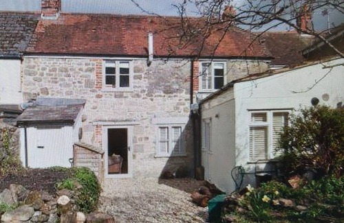 Shaftesbury Cottage | Shaftesbury, Dorset, cosy equipped stone cottage