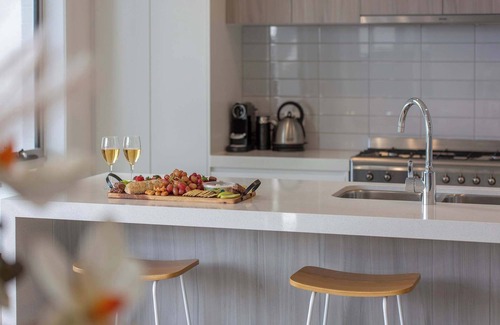 Shell Cove House | Shallows Coastal Retreat - Walk to Beach