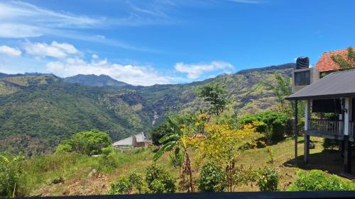 Ella Bed & Breakfast | Shambala Retreat-Villa in Ella with mountain & Waterfall Views