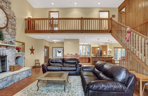 Hesston House | Shamrock- Aunt Susie's- Raystown Lake- 7 Points