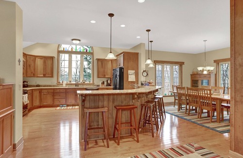 Hesston House | Shamrock- Aunt Susie's- Raystown Lake- 7 Points