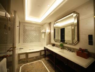 Huaihai Road Commercial Area Hotel | Shanghai Donghu Hotel - Shanghai Style Garden House