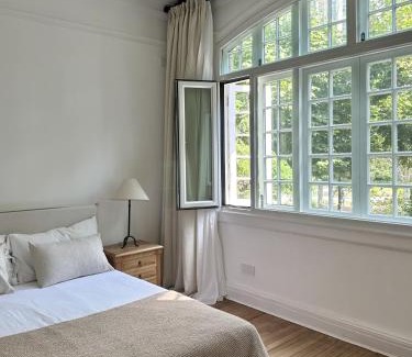 Xuhui Apartment | Shanghai Hills& Art Suite 17 - Near Line 1, 10 & 12 South Shanxi Road Metro