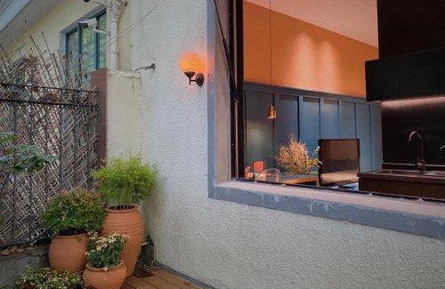 Xujiahui Apartment | Shanghai Hills & Gefii Hengshan Road close to Hengshan rd bar street and subway line1