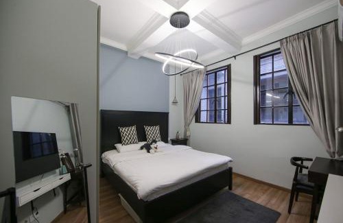 Jing'an Apartment | Shanghai Hills & Gefii Petite Terrace 2 rooms Family Downtown Suite close to Metro Line 2 Jing'an Temple