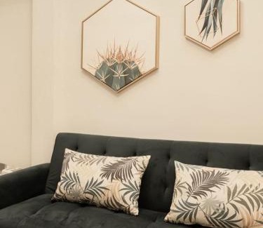 Jing'an Apartment | Shanghai Hills & Gefii Petite Terrace 2 rooms Family Downtown Suite close to Metro Line 2 Jing'an Temple