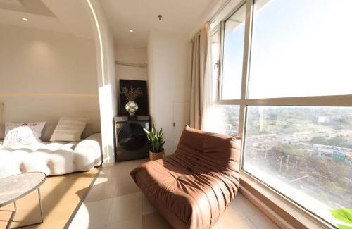 Jing'an Apartment | Shanghai Hills & Wanda Side Spacious Stay Close to Metro Line 18