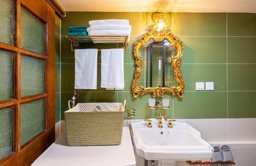 Jing'an House | Shanghai Hills& Well-time MCM Family B&B