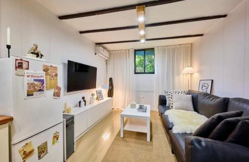 Jing'an Apartment | Shanghai Hills&Well-time Scandi Loft with Terrace Near Line2 Jing'an Temple