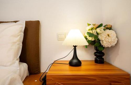 Downtown Shanghai Apartment | Shanghai Hills&Well-time MCM Family loft Near Line2 and line13 West Nanjing Road