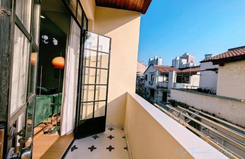 Huaihai Road Commercial Area Apartment | Shanghai Hills & Zinn Sunshine BnB with Balcony Near Metro Line1 Changshu rd