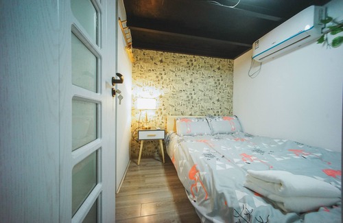 Downtown Shanghai House | Shanghai Rainbow No.35