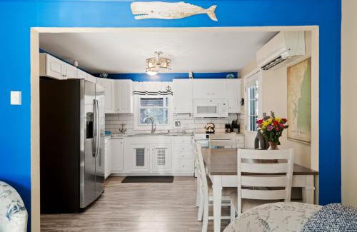 Hampton House | Shangri-La Escape-Steps to Beach and Marina-AC