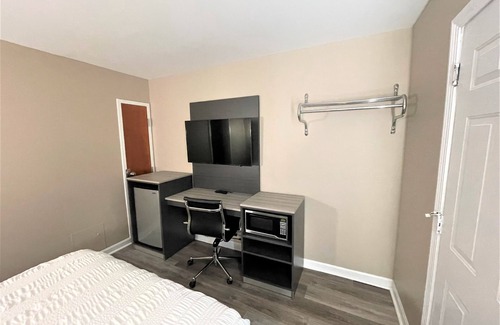 Seekonk Hotel | Shangri La Motel