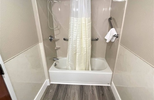 Seekonk Hotel | Shangri La Motel