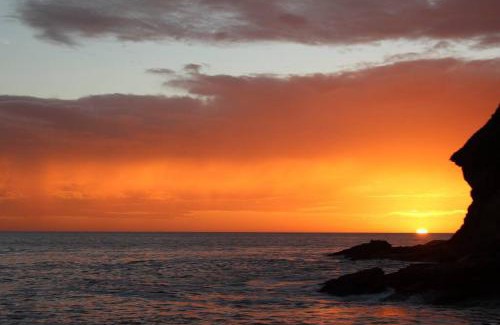 Rivas Villa | Shankton Harbour 3 Bedroom 4 Bathroom Beach House w Private BEACH SEA path
