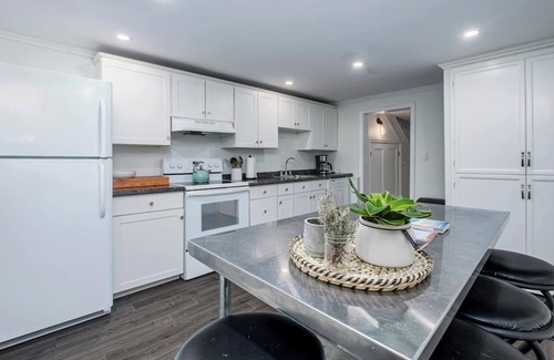 Downtown St. John's House | Shanti House: Downtown Scandinavian Styled Escape