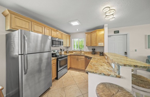 Siesta Key Village House | Shared Heated Pool, Steps to Siesta Key Village/Beach, Large Backyard