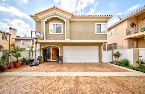 South Redondo House | Shared Luxury Beach house in Redondo Beach. Private 2 Bedrooms/Bath