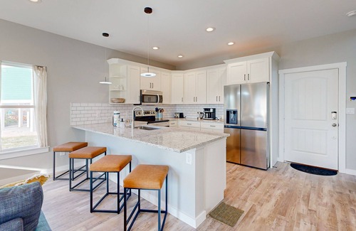 Bella Vista House | Shared Pool, Pet Friendly, Water View