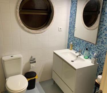 Costa de Caparica House | Shared Room with single bed in modern apartment