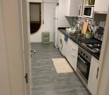 Costa de Caparica House | Shared Room with single bed in modern apartment