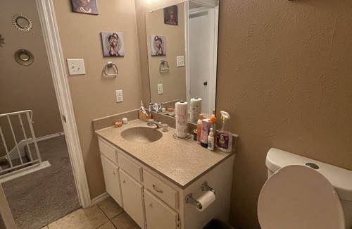 West Arlington House | Shared Women only , Comfortable , Beds w/TVs