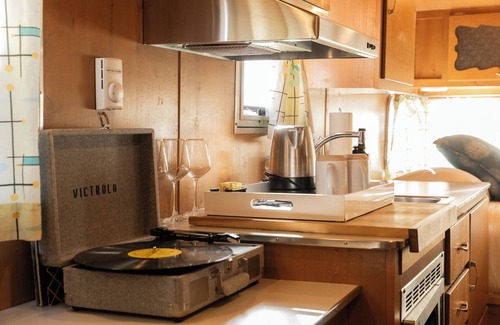 Yucca Valley House | Shasta Trailer: Vintage Charm, Modern Comfort Pool