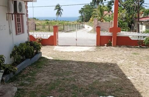 Ocho Rios Apartment | Shaw Park Gem Apt 12E
