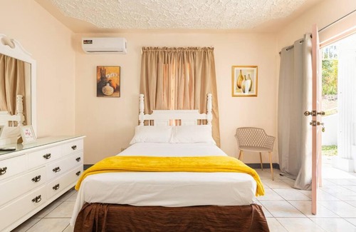 Ocho Rios Apartment | Shaw Park Gem Apt 12E