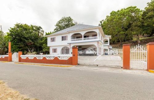 Ocho Rios Apartment | Shaw Park Gem