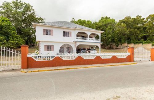 Ocho Rios Apartment | Shaw Park Gem