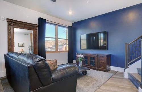 Salida House | She Shes Downtown Salidas Sunny Overlook