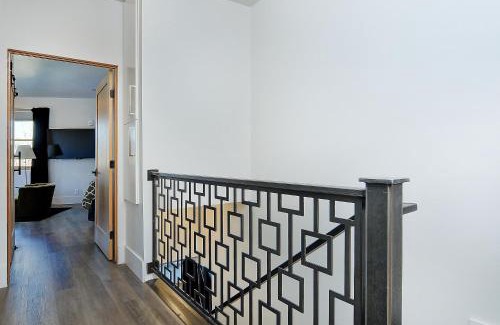 Salida House | She Shes Downtown Salidas Sunny Overlook