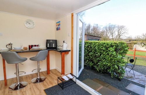 Westbrook Court Cottage | SHED YOUR BLUES, romantic, with a garden in Kington