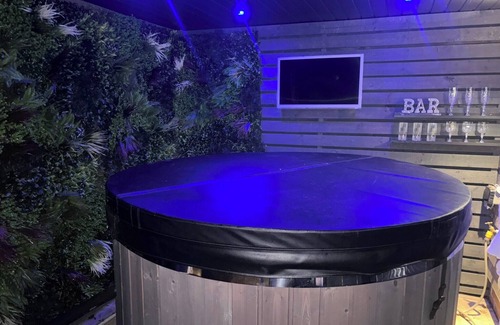 Ridgeway Apartment | Sheffield-apartment-sleeps4-parking-hottub