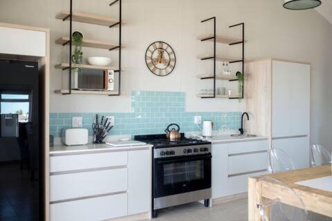 Shelley Point House | Shelley Point Estate Blue Avion Luxury Holiday Home Solar Powered