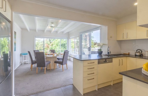 Fingal Bay House | Shells on the Shore 1, 9 Lentara St - Air Con, Wi-Fi, Linen, Boat Parking
